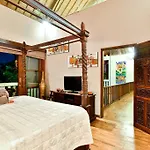 Villa Mystique